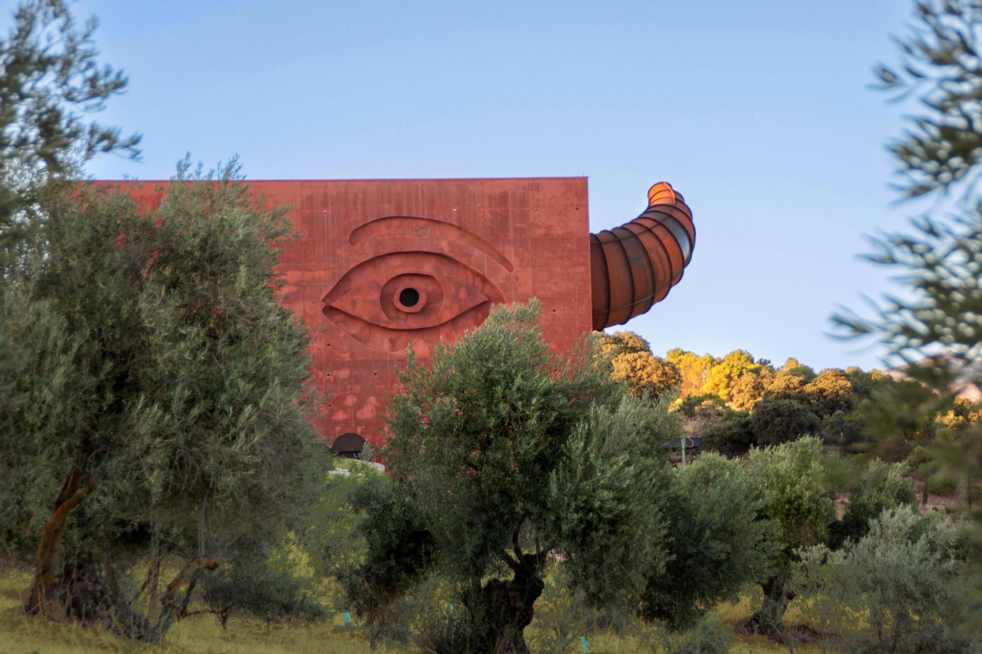 El carismático diseñador Philippe Starck es el creador de esta monumental obra de arte