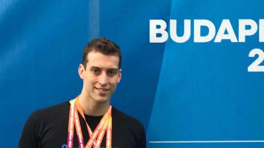 Óscar Pereiro, con sus dos medallas de oro y una de plata en el Campeonato del Mundo máster de agosto.