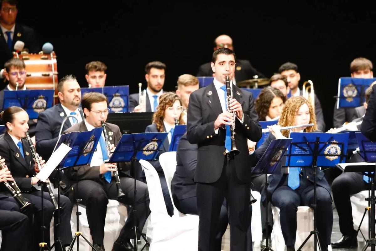 Una de las bandas tocando.
