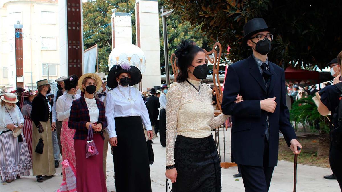 Escenas de la quinta edición de la Feria Modernista de Novelda.