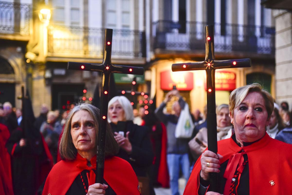 El arzobispo de Santiago presidió este viernes la procesión de la Virgen de los Dolores en A Coruña. El arzobispo de Santiago presidió este viernes la procesión de la Virgen de los Dolores en A Coruña.