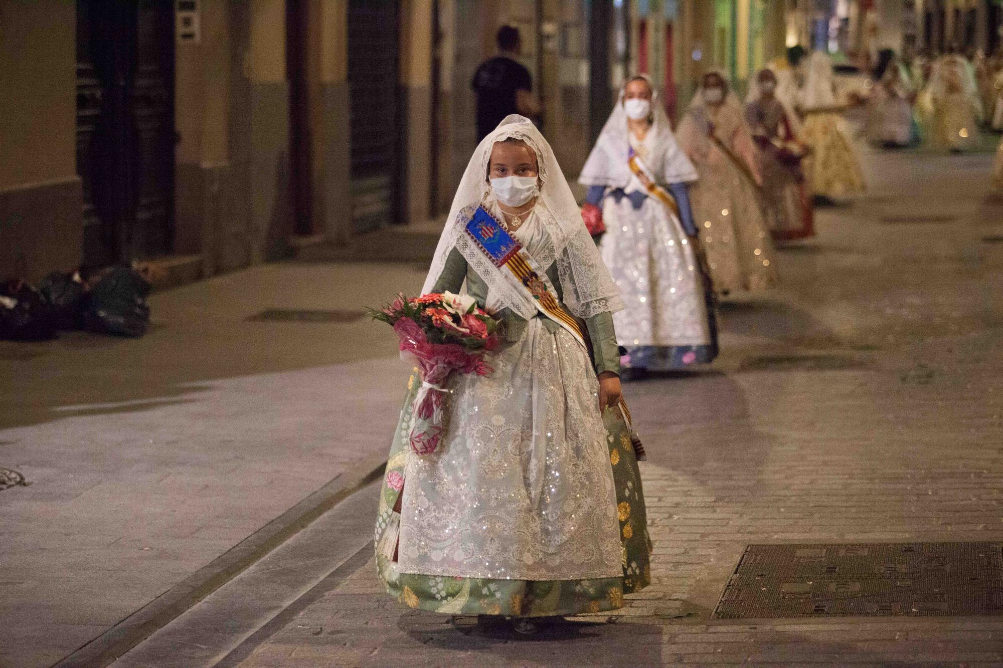 Llegada de la Fallera Mayor Infantil 2021 a la plaza de la Virgen en la Ofrenda