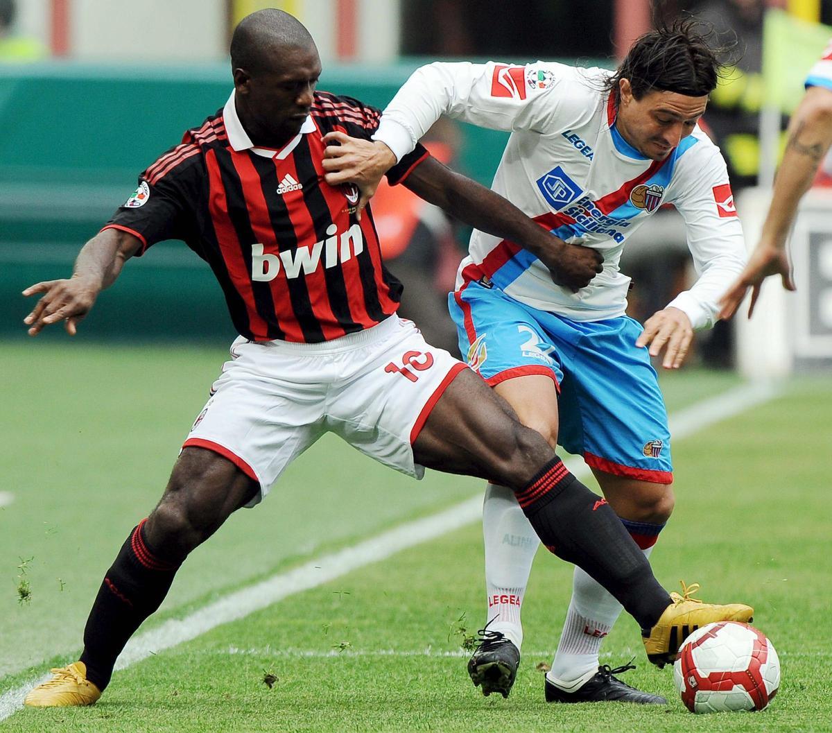 Pablo Álvarez, con Seedorf en un Milan-Catania