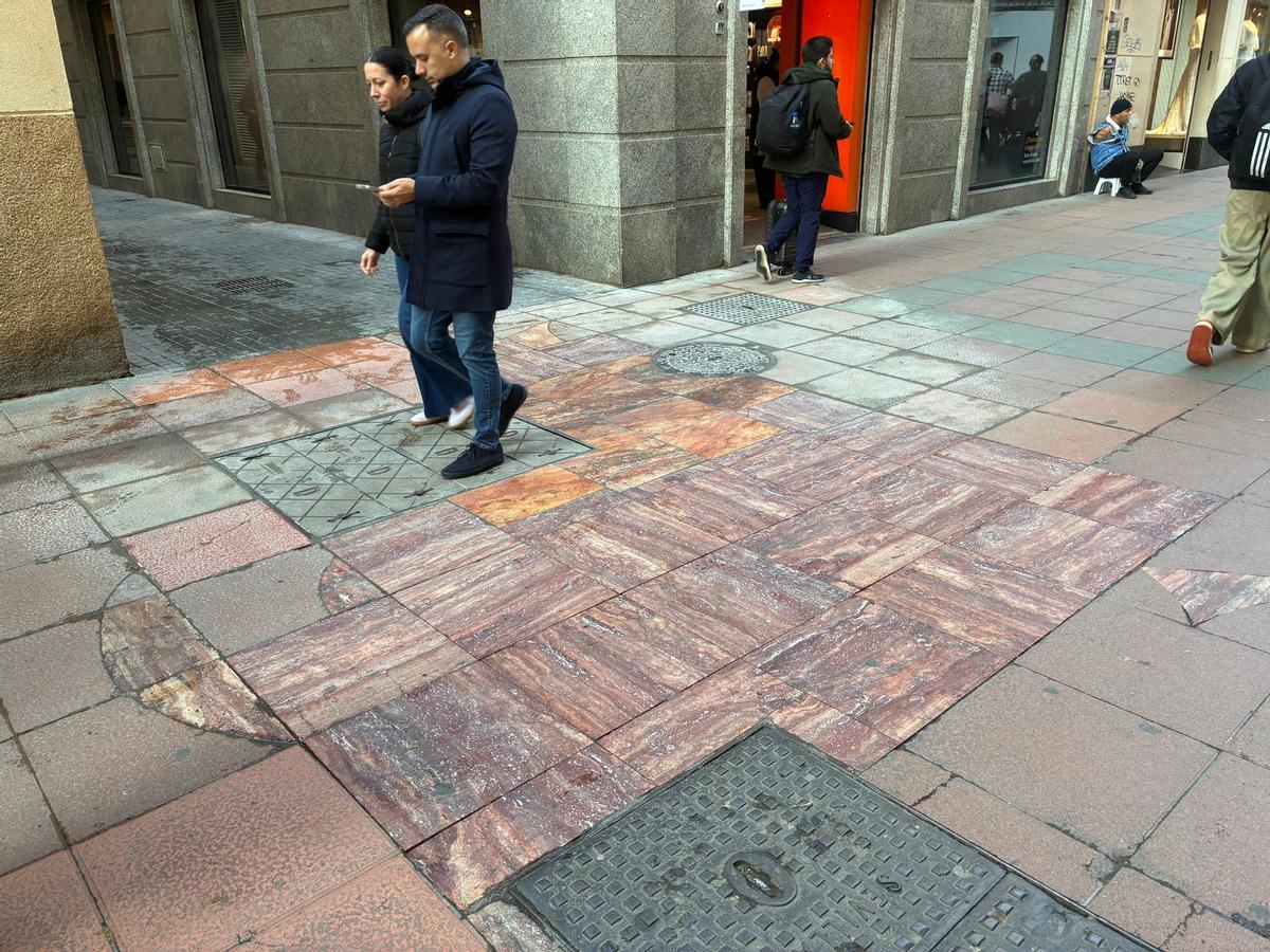 Dibujo de una cinta en la calle Nueva de Málaga