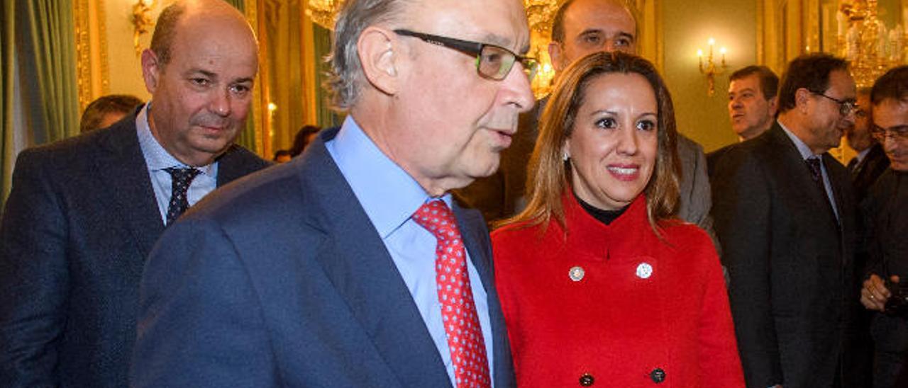 Montoro da quince días a Dávila para que aclare el desfase del gasto regional