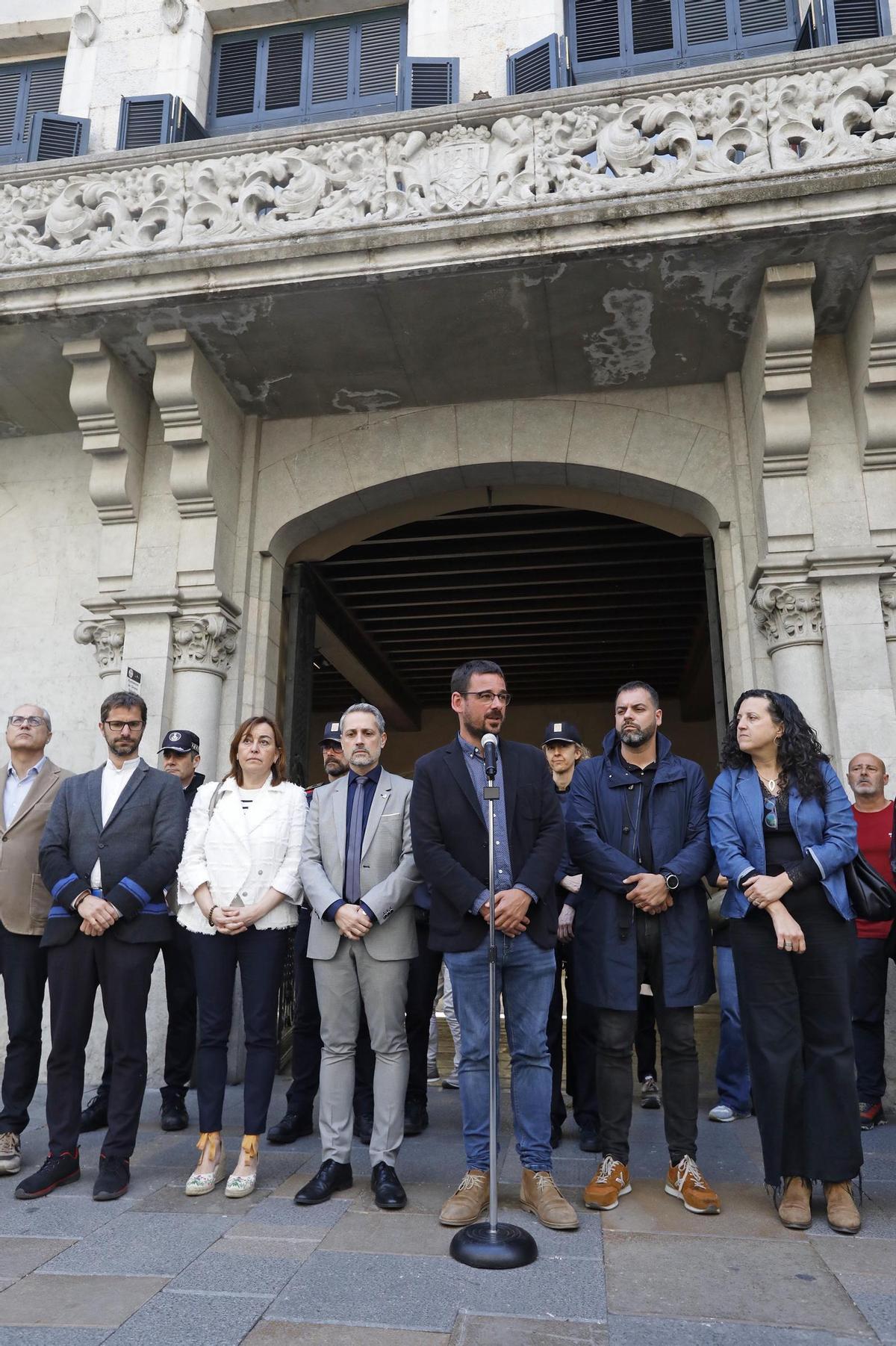 Minuto de silencio en Girona por los turistas catalanes asesinados en Afganistán