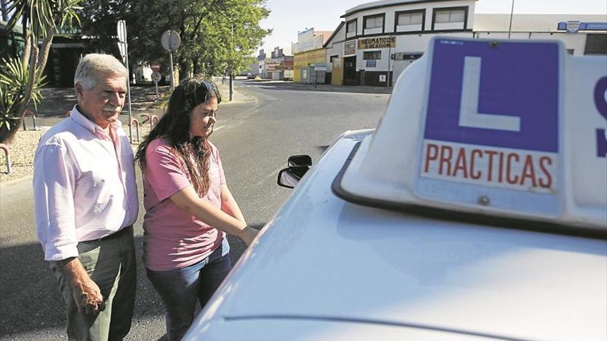 El número de alumnos de autoescuelas baja un 50% en los últimos diez años