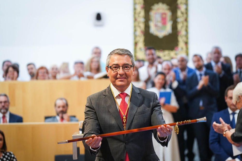 El candidato propuesto por el Partido Popular, Francis Salado, ha sido elegido este miércoles como presidente de la Diputación de Málaga en el transcurso del pleno de investidura.