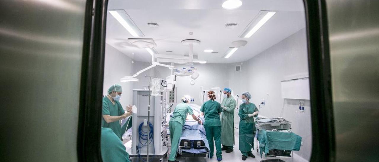 Mil pacientes con espera quirúrgica de más de seis meses, desafío hasta fin de año