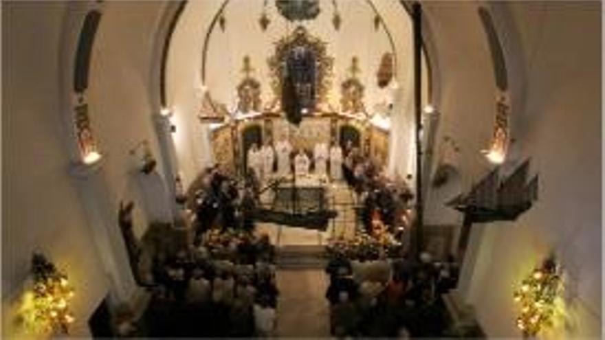Diferents autoritats participen en l&#039;ofici solemne al santuari del Vilar.