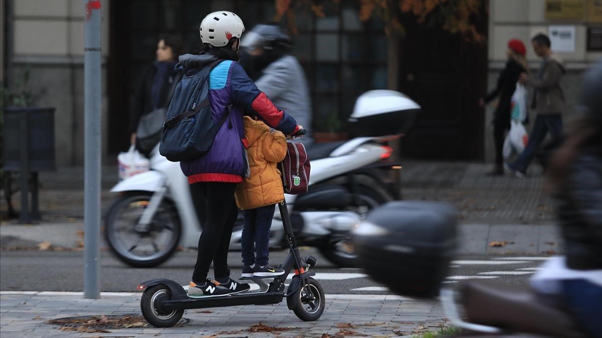 rjulve45949708 barcelona 16 11 2018 patinetes el ctricos en barcelona sobre181130162312