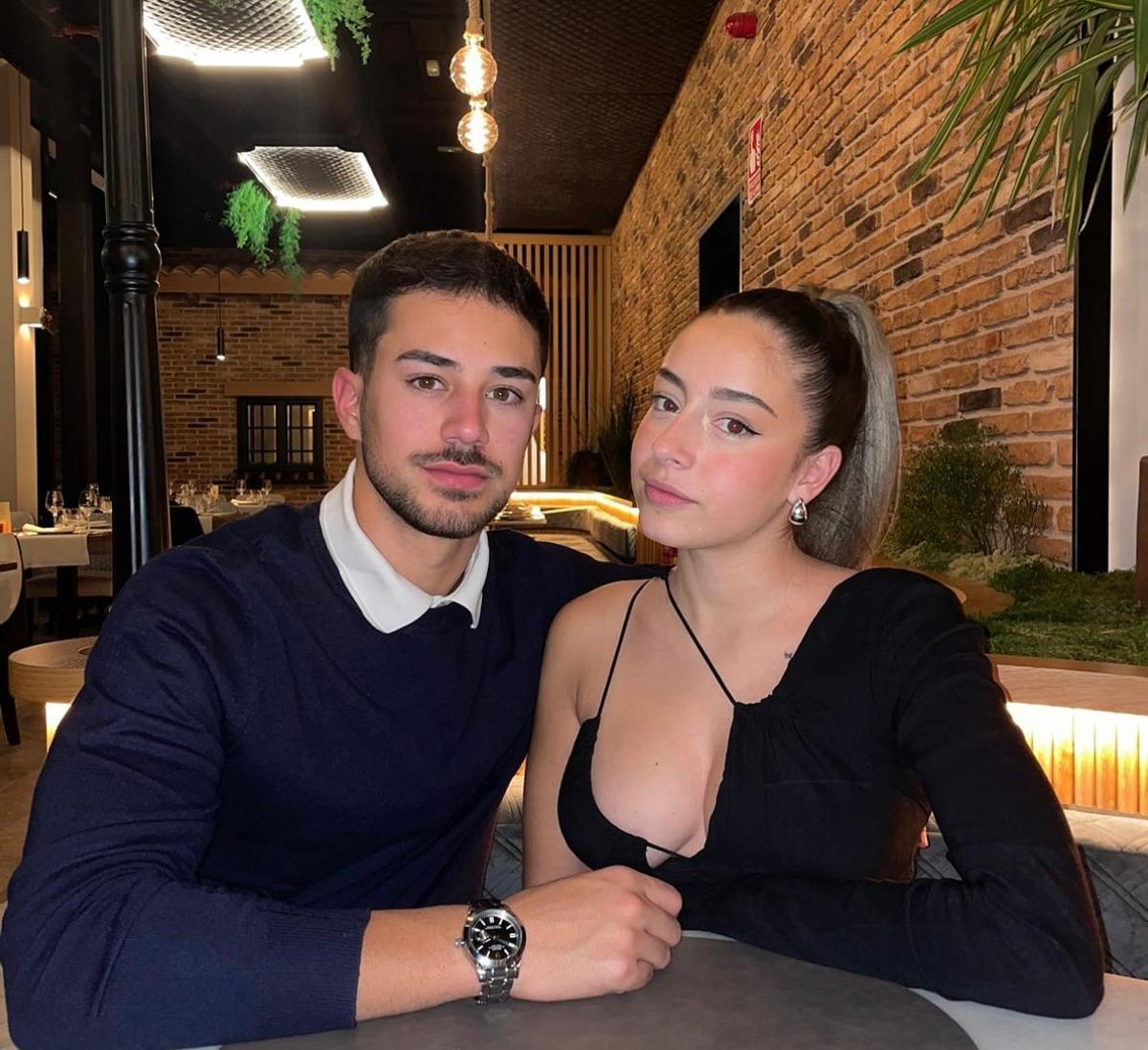 Las imágenes más románticas de Álex Palau y Ainhoa, la pareja de Ibiza que va a la Isla de las tentaciones