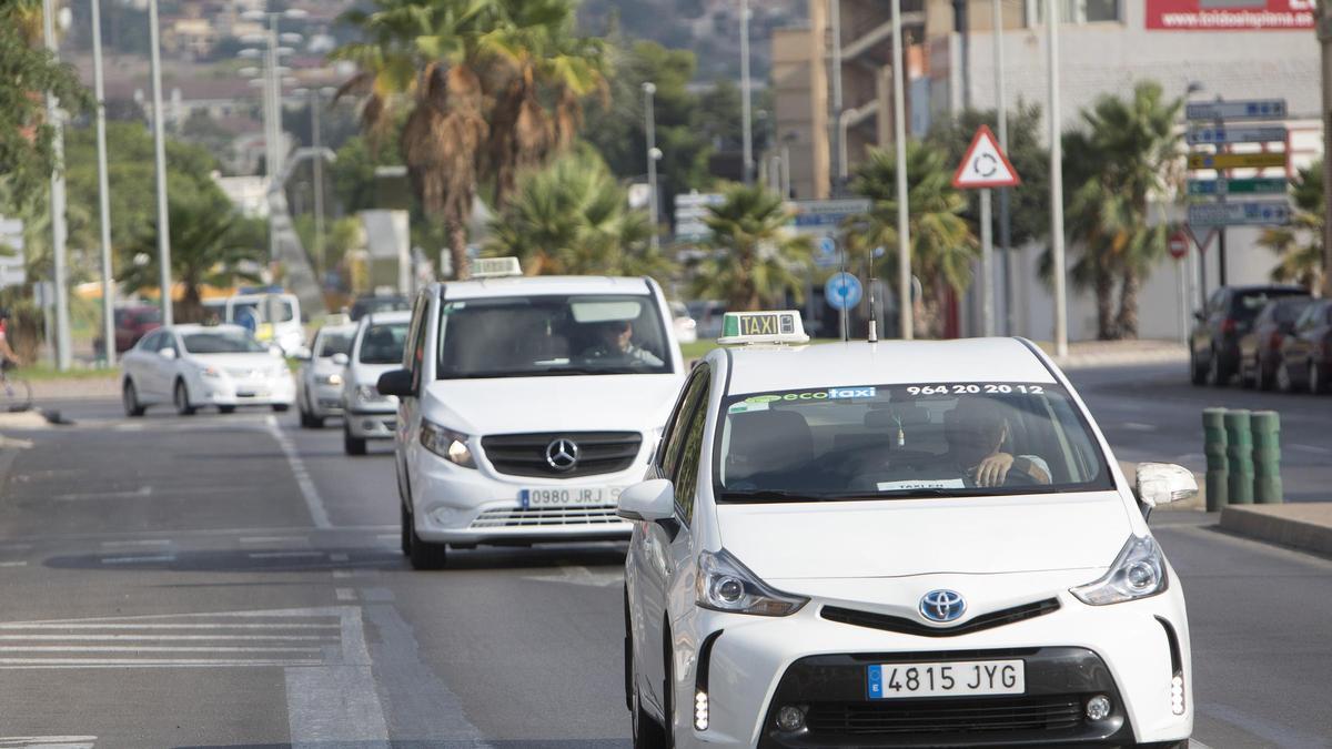 Los taxis de Castellón preparan, para el próximo martes, 4 de noviembre, una movilización en las calles.