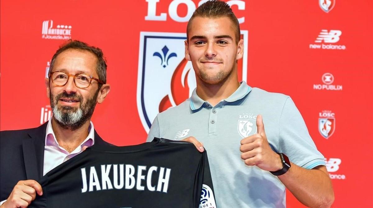 ecarrasco39562016 lille s slovakian goalkeeper adam jakubech  r  poses with li170806185606