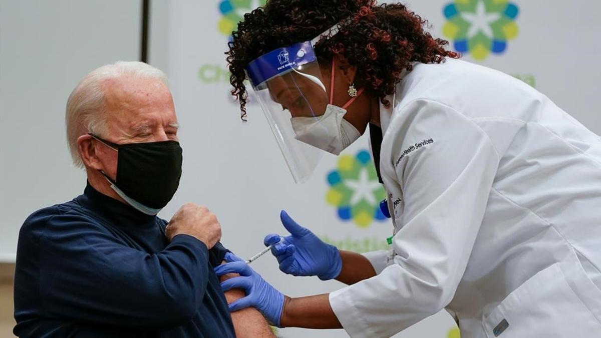 US President-elect Joe Biden receives a Covid-19 vaccination from Tabe Masa  Nurse Practitioner and Head of Employee Health Services  at the Christiana Care campus in Newark  Delaware on December 21  2020  (Photo by Alex Edelman   AFP)