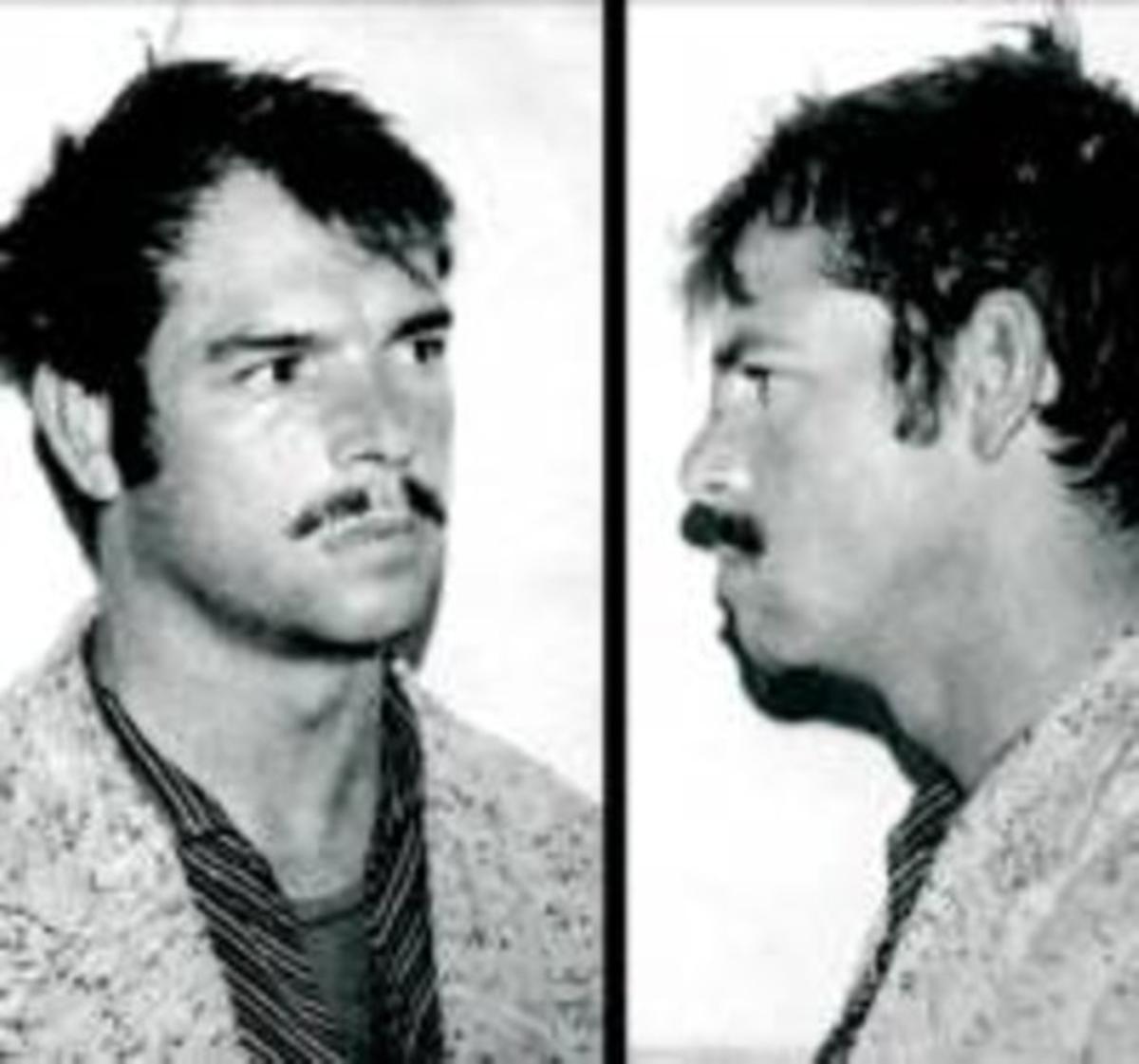 Monstruós Fotos de la fitxa policial de Manuel Delgado Villegas. Monstruós Fotos de la fitxa policial de Manuel Delgado Villegas.