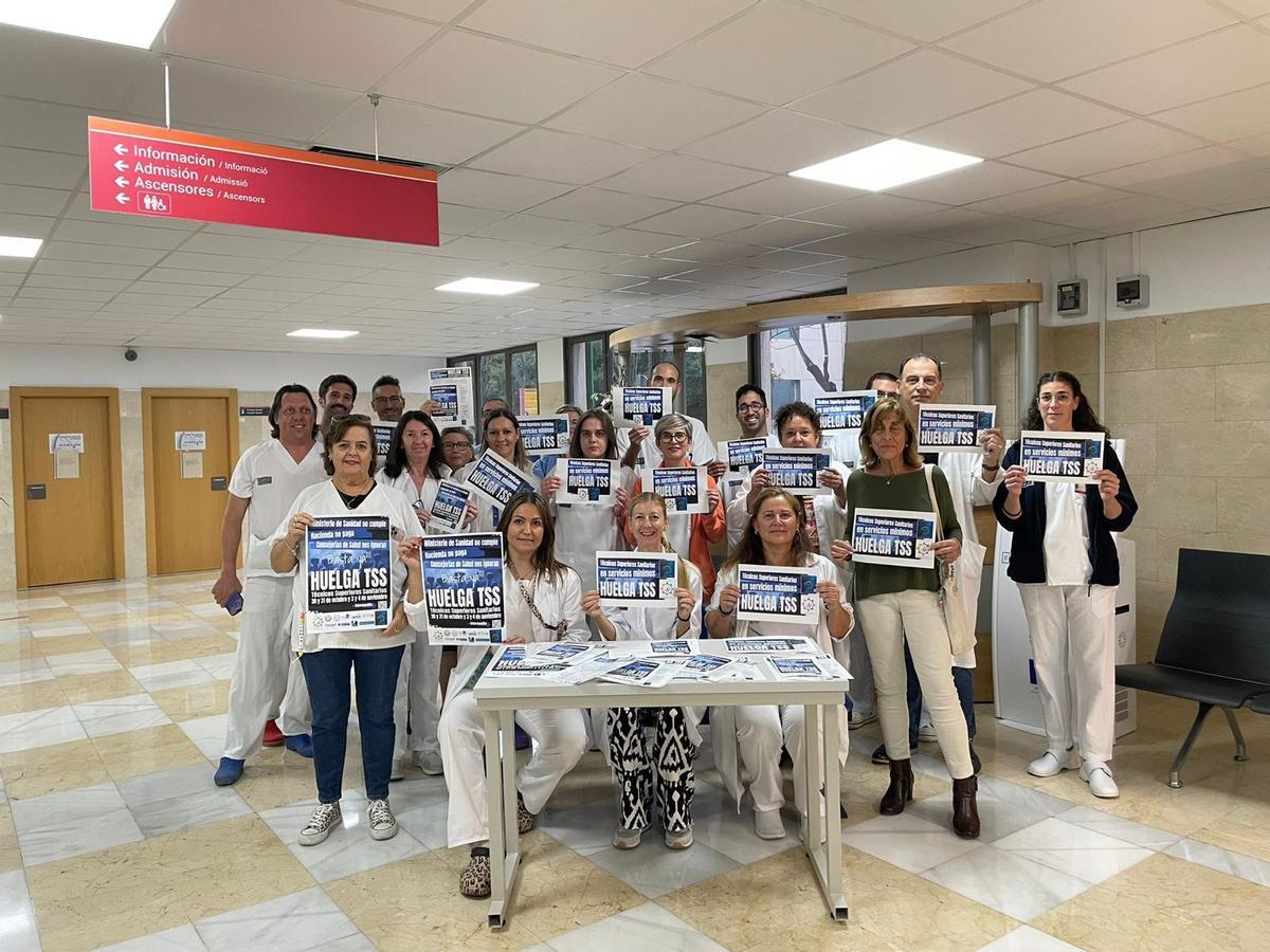 Técnicos de Laboratorio en el Hospital de Sant Joan, este jueves