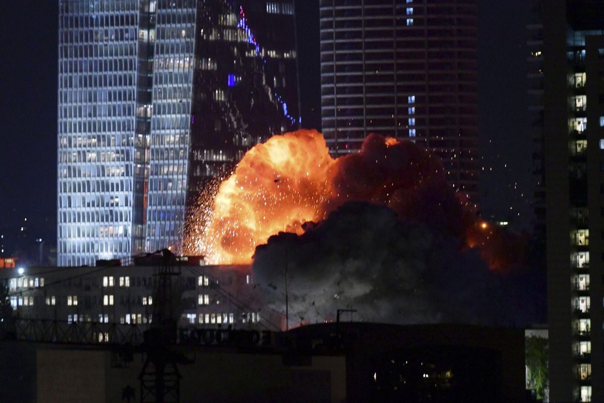 Iran lanza misiles sobre Tel Aviv respondiendo el ataque de Israel.