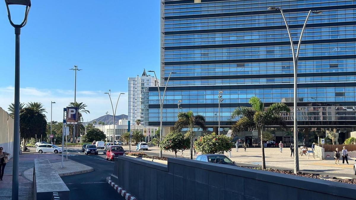 Entrada a los aparcamientos Nuevos Juzgados situados frente a la Ciudad de la Justicia.