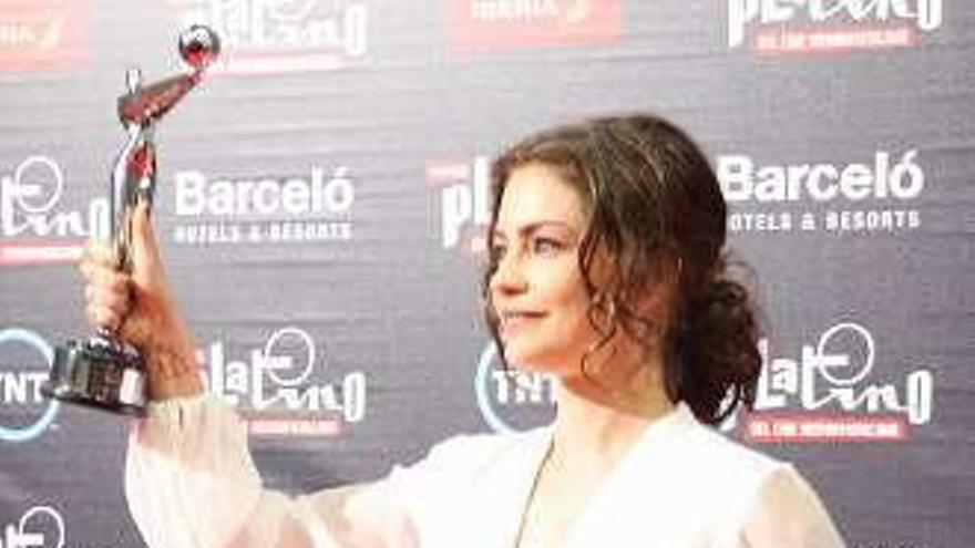 Dolores Fonzi con su premio.