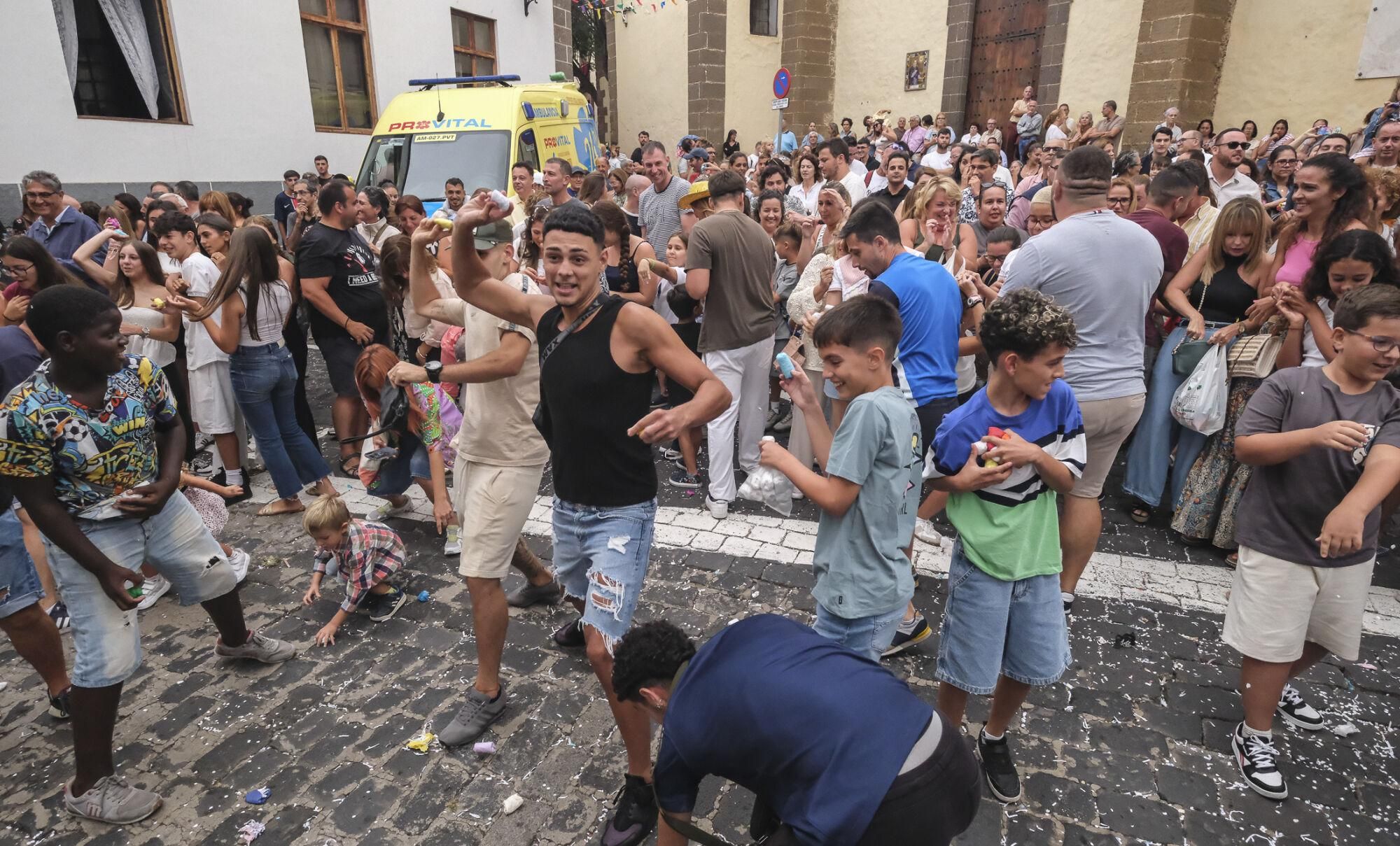 Batalla de flores en las Fiestas de la Virgen de Guíaa
