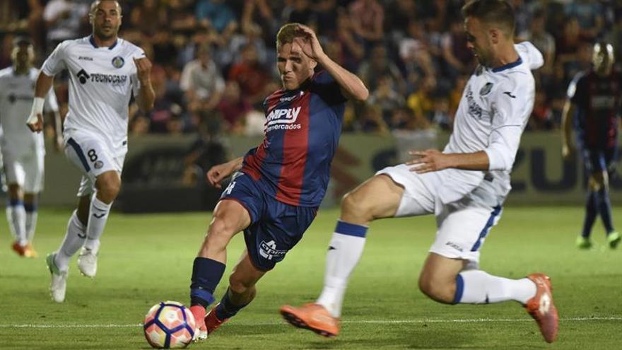 Getafe y Huesca miden sus fuerzas por acercarse a Primera