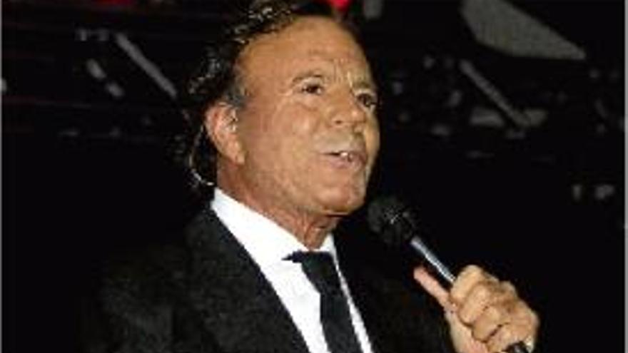 Julio Iglesias es vanta que ha lligat més que el seu fill