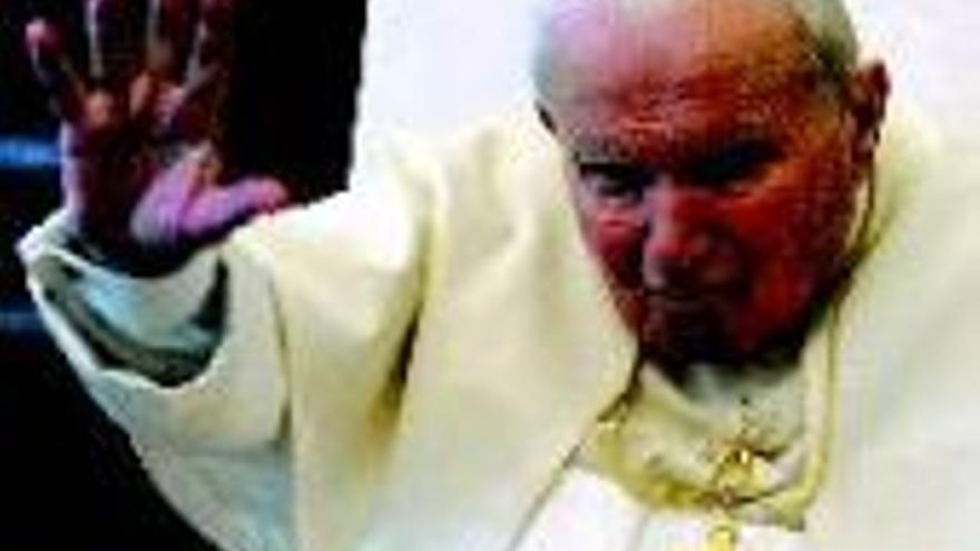 Juan Pablo II es operado para ayudarle a respirar