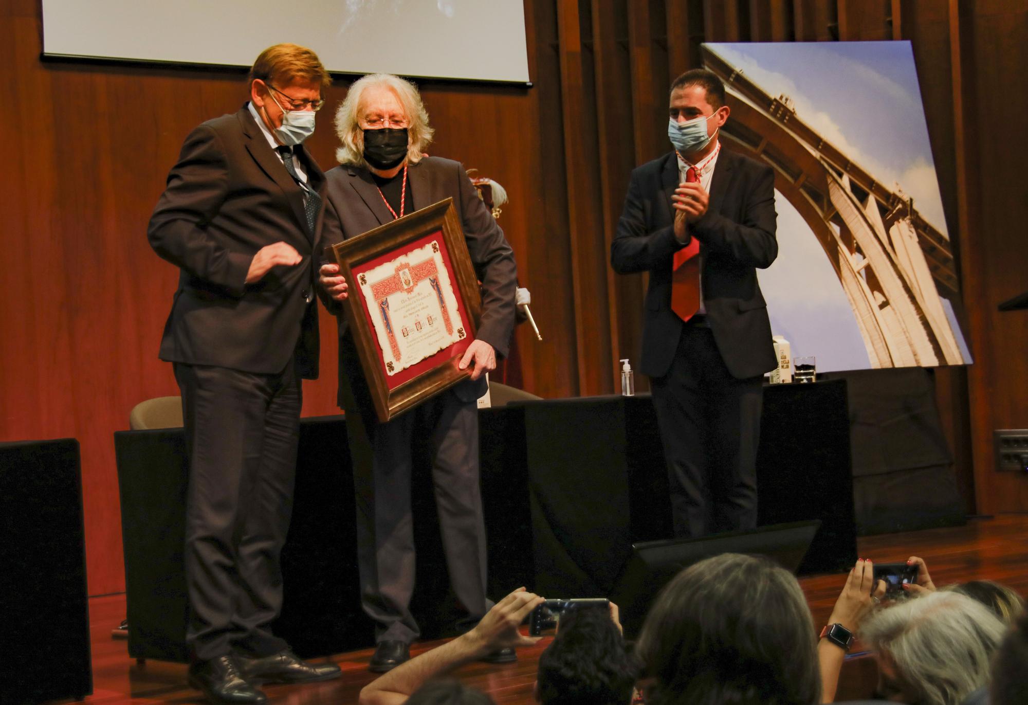 Antoni Miró recibe la Medalla de Oro y el título de Hijo Predilecto de Alcoy