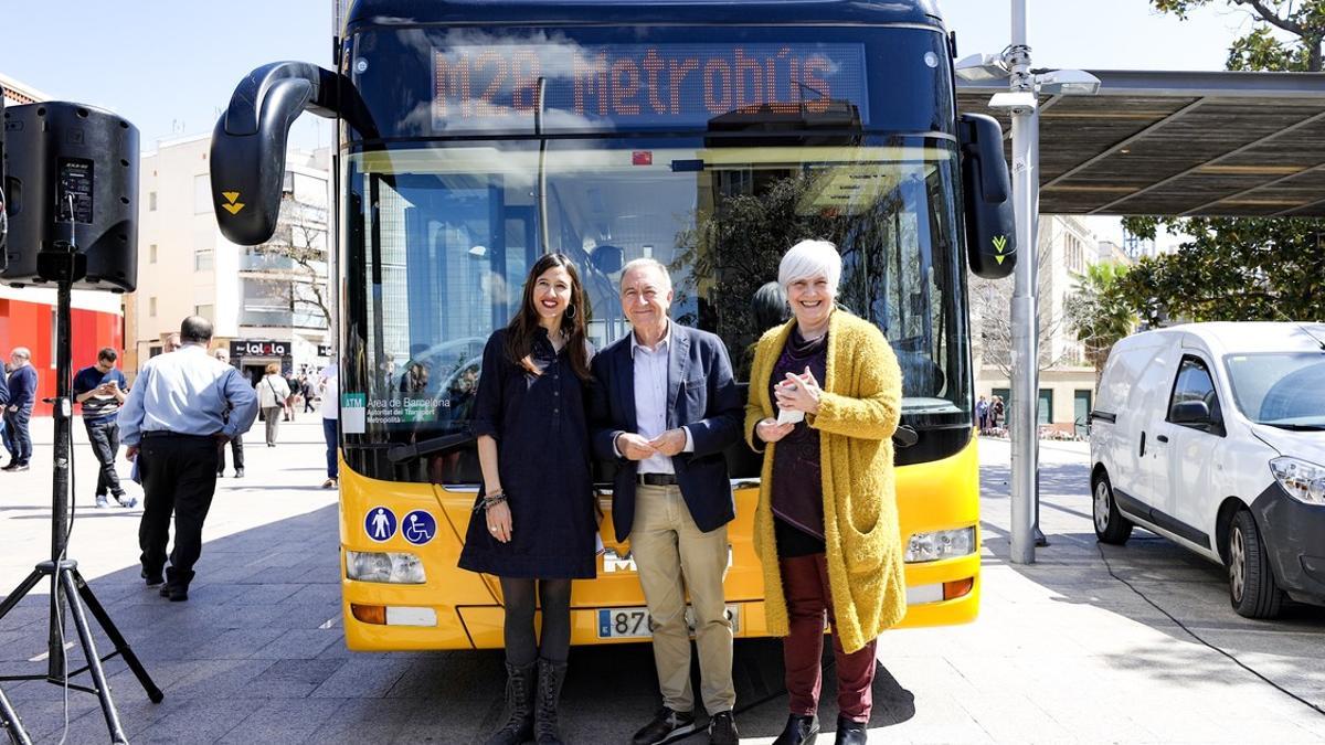 Parlon, Poveda y Sabater, en la presentación de las nuevas líneas metropolitanas de bus.