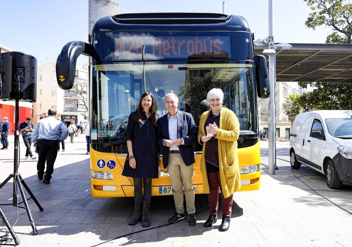 Parlon, Poveda i Sabater, en la presentació de les noves línies metropolitanes de bus.