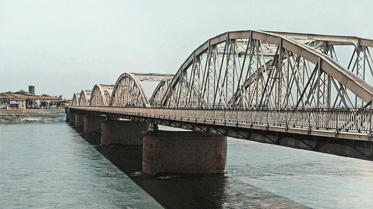 Puente nuevo sobre el río Ebro inaugurado en 1895, también conocido como de las Tenerías, de N.ª S.ª del Pilar o de Hierro en 1913