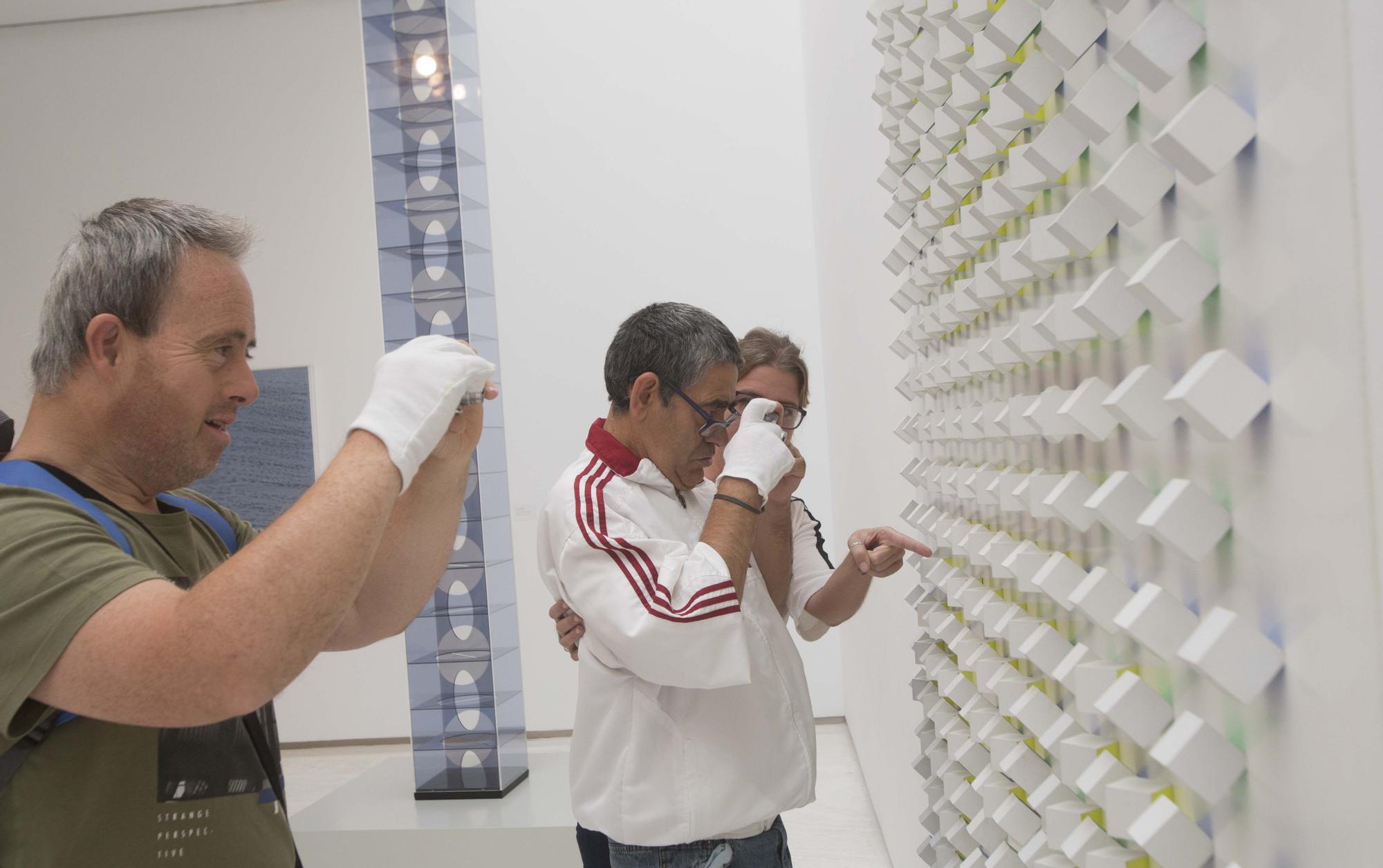 Exposición al aire libre en Alicante "Me Ves, en comunidad. Fotógraf@s con discapacidad"