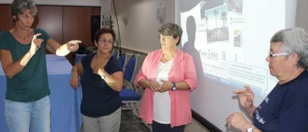 Imagen de ayer de la reunión de la Federación Valenciana de Personas Sordas.