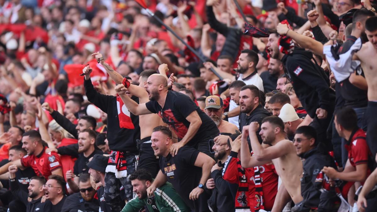 Aficionados albaneses durante el encuentro ante Croacia