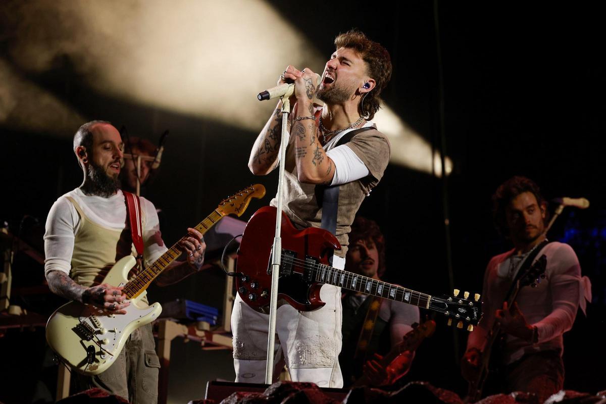 Dani Fernández arrasa en el primero de sus dos conciertos en el Roig Arena.