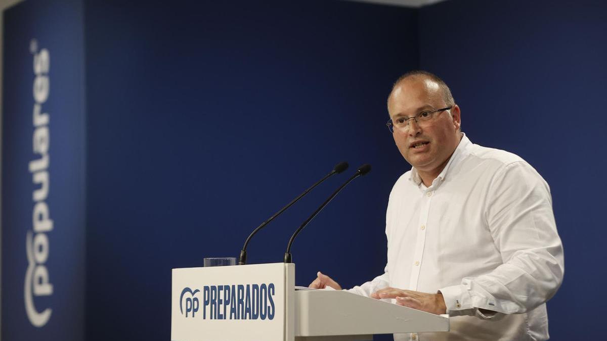 El vicesecretario de Organización Territorial del Partido Popular, Miguel Tellado, ofrece una rueda de prensa este lunes en la sede del partido de Madrid.