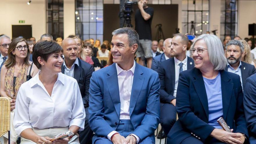 Pedro Sánchez si riunisce con i primi inquilini di Casa 47 dopo aver presentato l''Idealista pubblico'