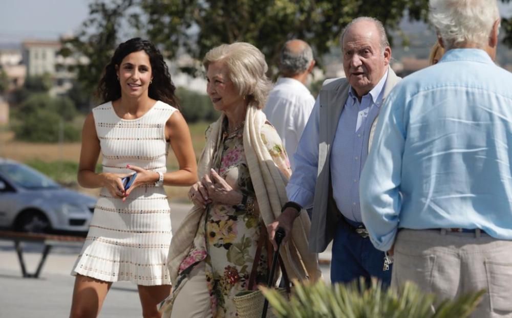 Los reyes eméritos visitan el centro deportivo de Rafa Nadal en Manacor