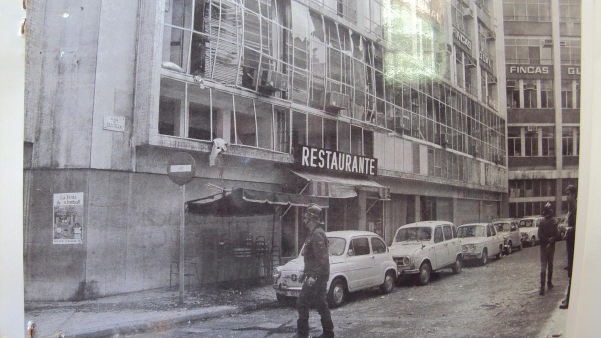 Así quedó el edificio en el que estaba la redacción de 'El Papus' tras el atentado de la ultraderecha contra la revista satírica