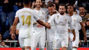 GRAF9561. MADRID, 30/10/2019.- El defensa del Real Madrid Sergio Ramos (2i) celebra con sus compañeros su gol, tercero del equipo ante el CD Leganés, en el partido de LaLiga que se disputa este miércoles en el estadio Santiago Bernabéu. EFE/JuanJo Martín