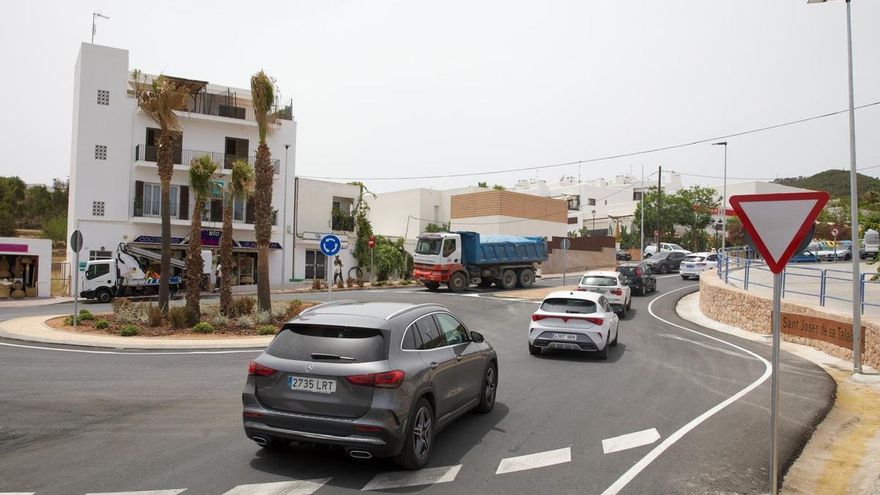 Sant Josep cuenta con una nueva rotonda para reducir el tráfico en el pueblo