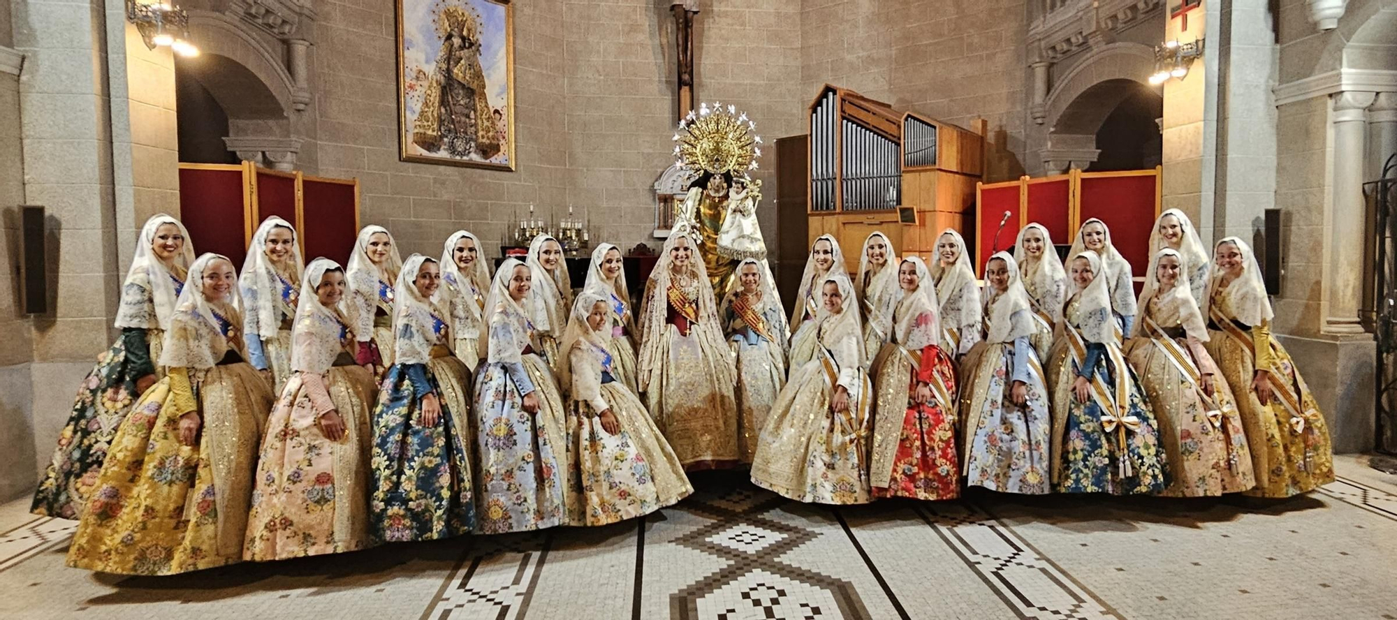 El Besamanos de falleras mayores y cortes 2024, en imágenes
