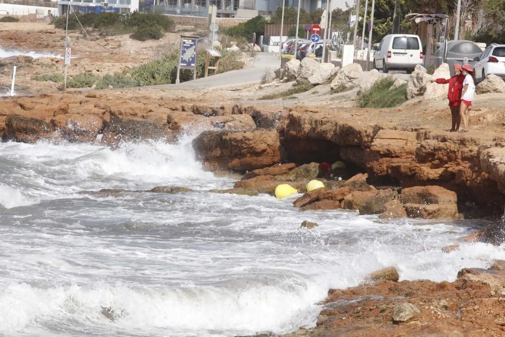 El viento vara ocho barcos en Sant Antoni