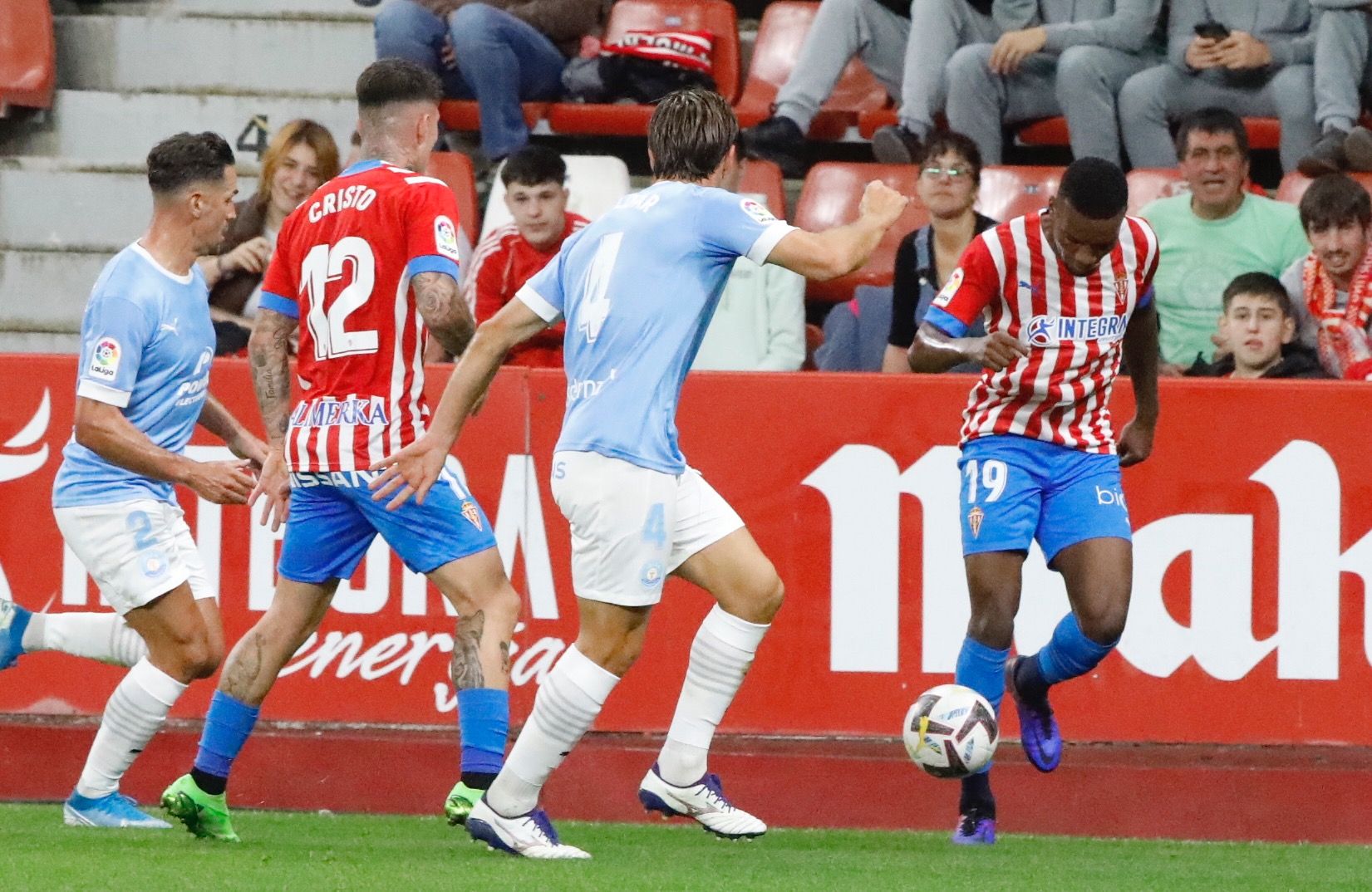 En imágenes: El Sporting consigue los tres puntos ante el Ibiza en un partido muy disputado