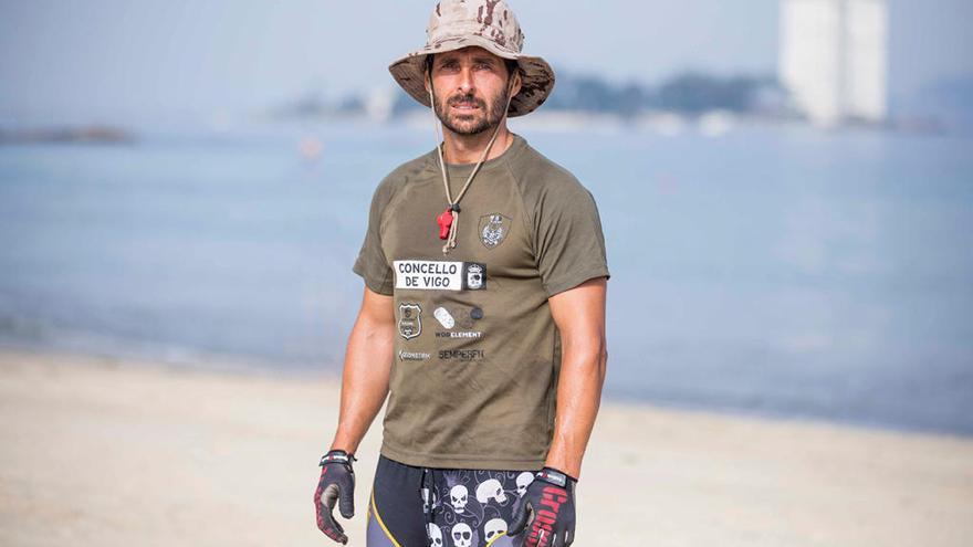 Gustavo Veloso en la playa de Samil. // Cristina Graña