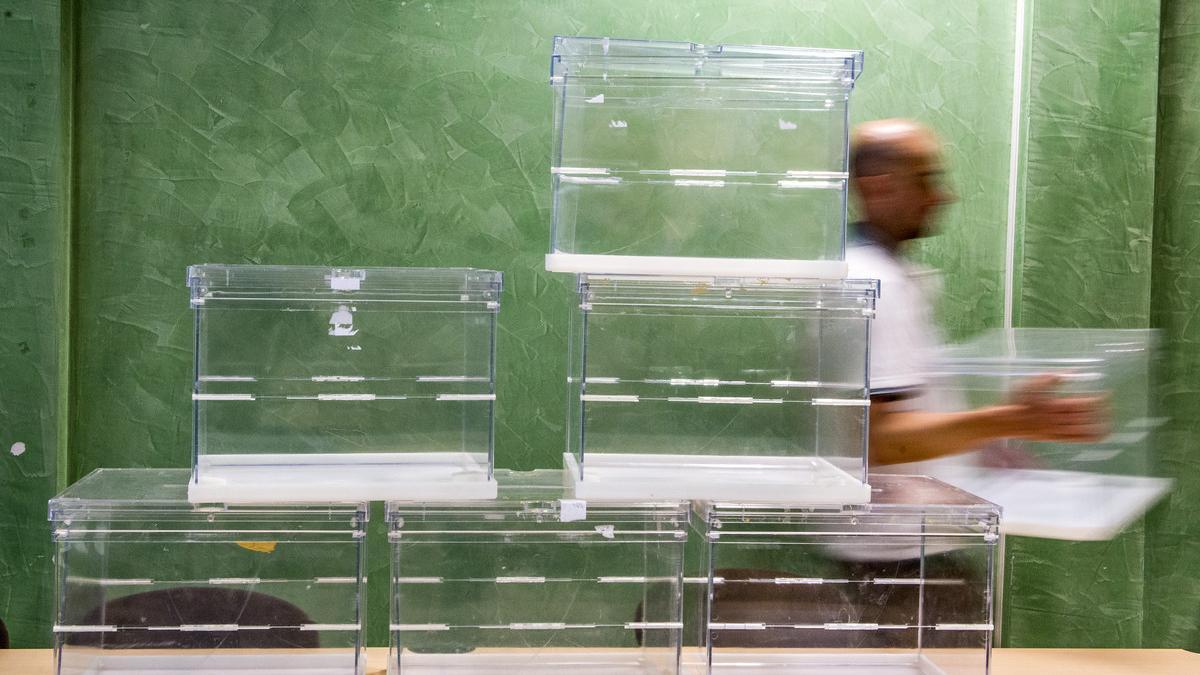 Urnas preparadas en un colegio electoral de Barcelona, en unas pasadas elecciones.