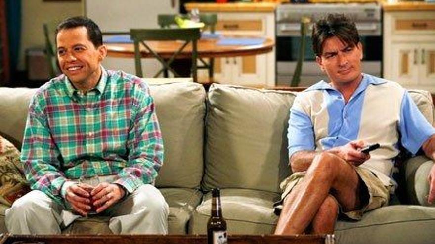 Jon Cryer y Charlie Sheen en &#039;Dos hombres y medio&#039;.