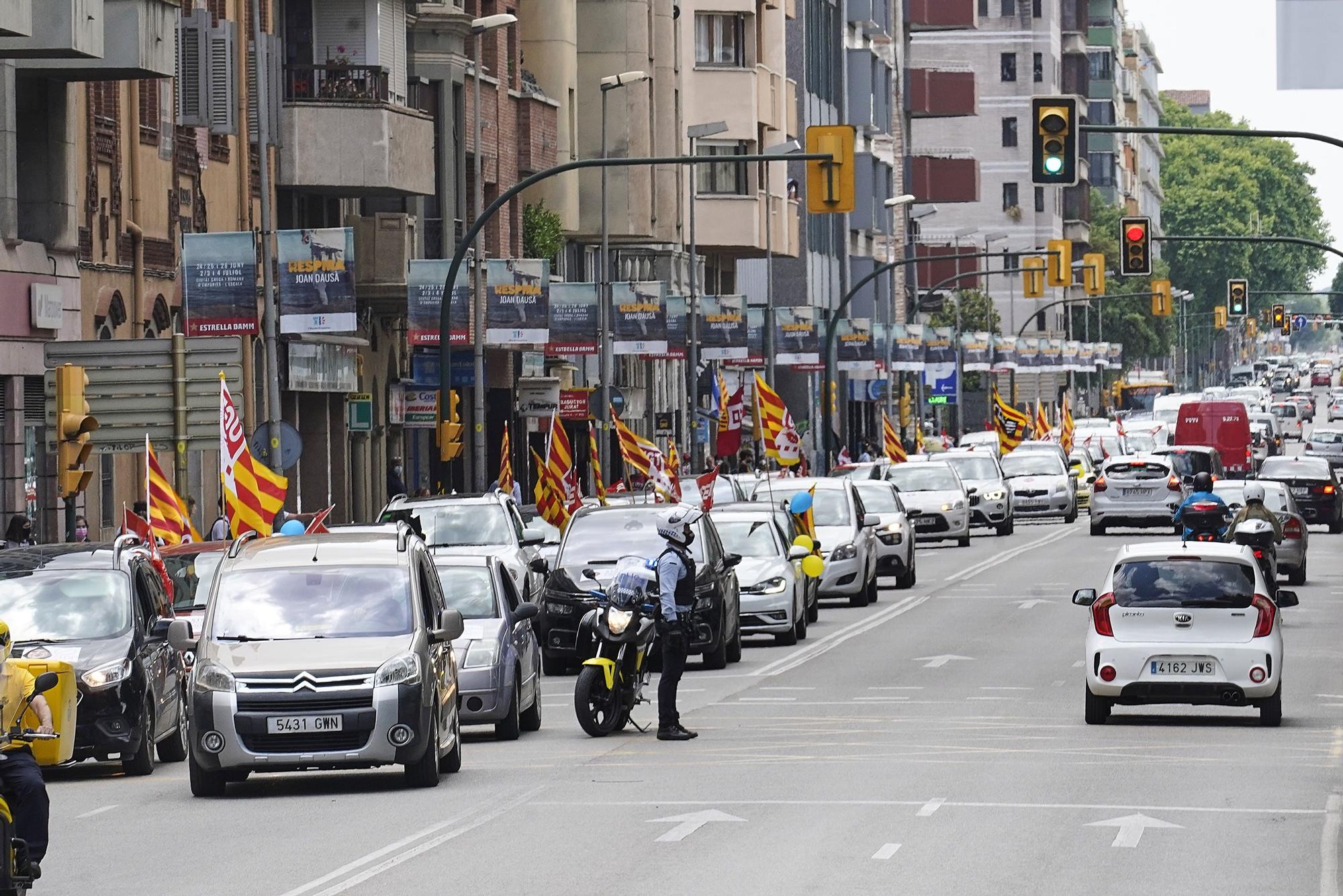 Marxa lenta de treballadors de Correus de Girona