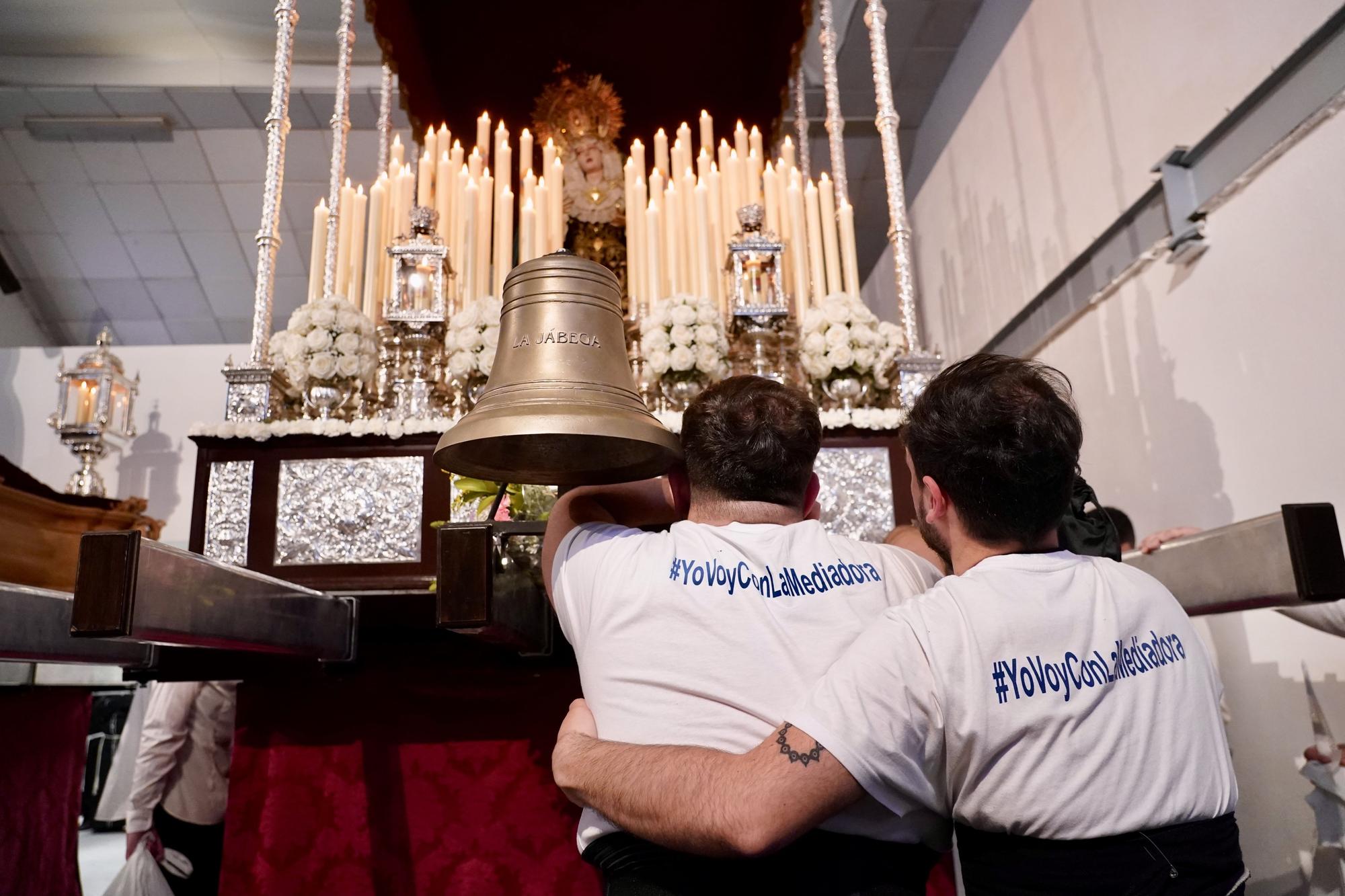 Imagen de tristeza en la casa hermandad de Mediadora, que no procesionará este Miércoles Santo.